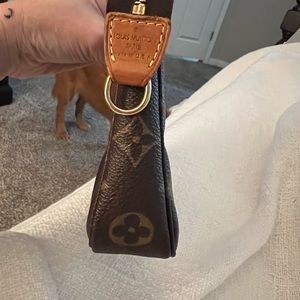 Authentic VGUC Louis Vuitton pochette accessories no strap.